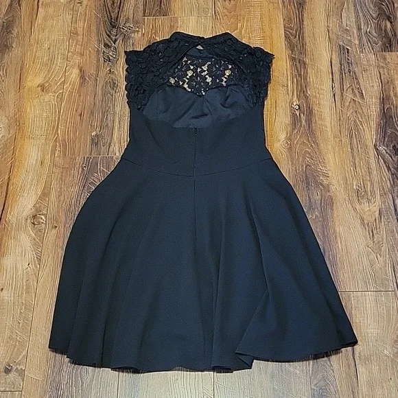 Dress - Picture 3 of 4